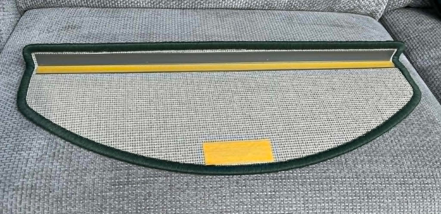Leo Green Adhesive Hand Tufted Carpet Stair Treads (Set of 15)
