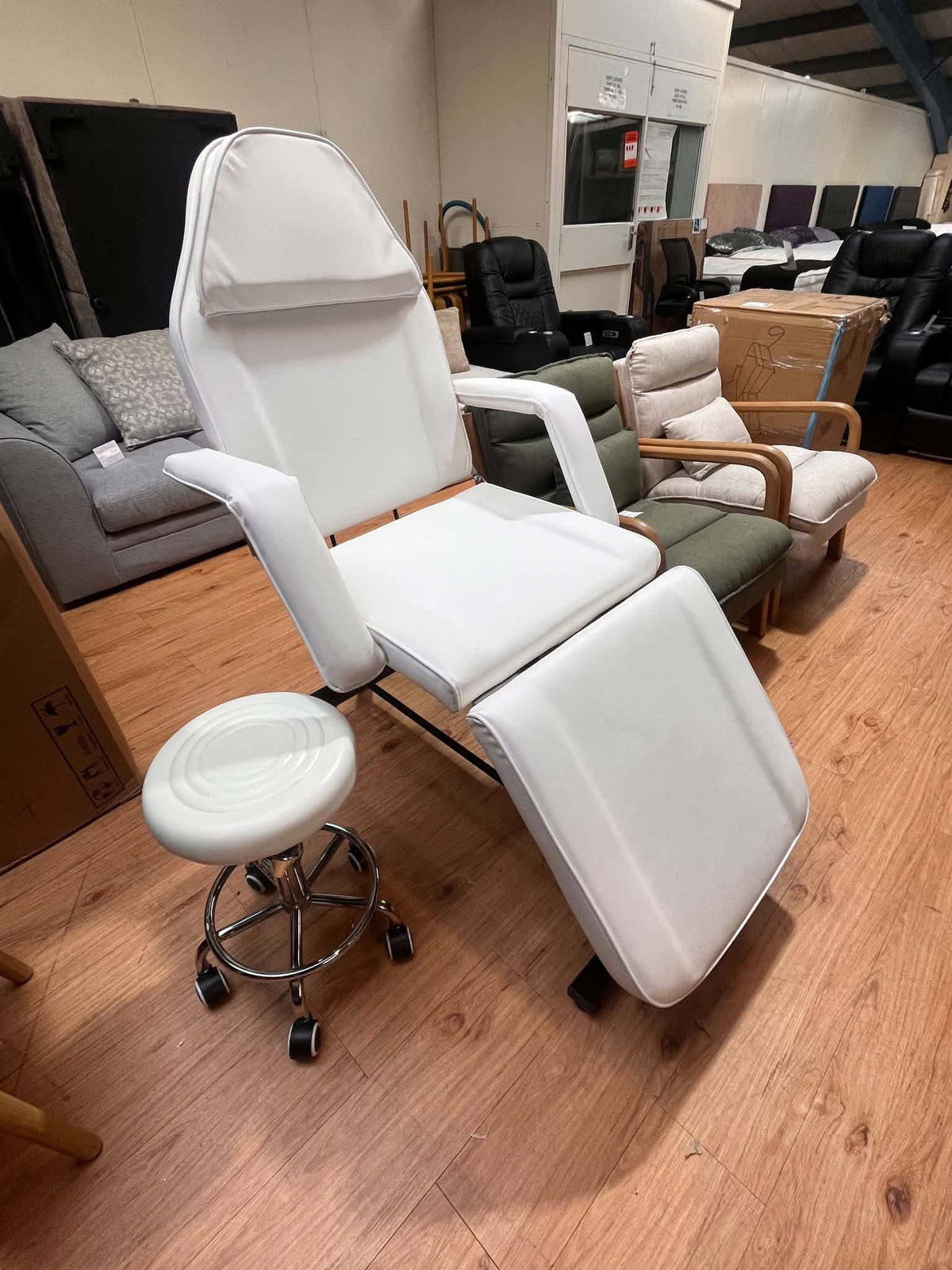 Jasper White Faux Leather Adjustable Beauty Chair & Stool