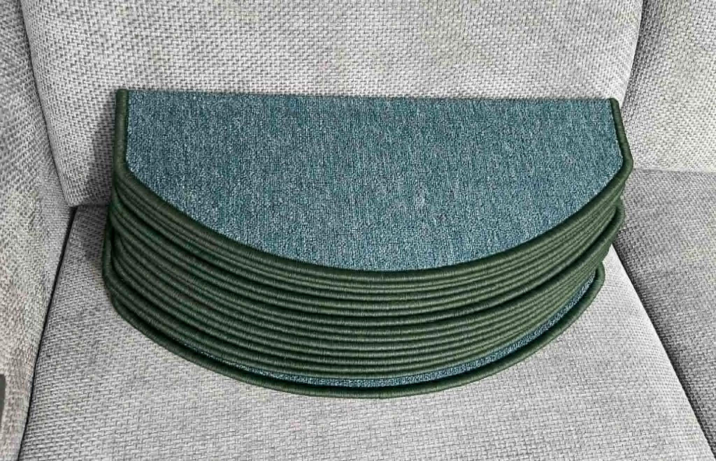 Leo Green Adhesive Hand Tufted Carpet Stair Treads (Set of 15)